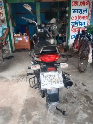 বাজাজ ডিসকভার ১০০ ২০১৬ কালো