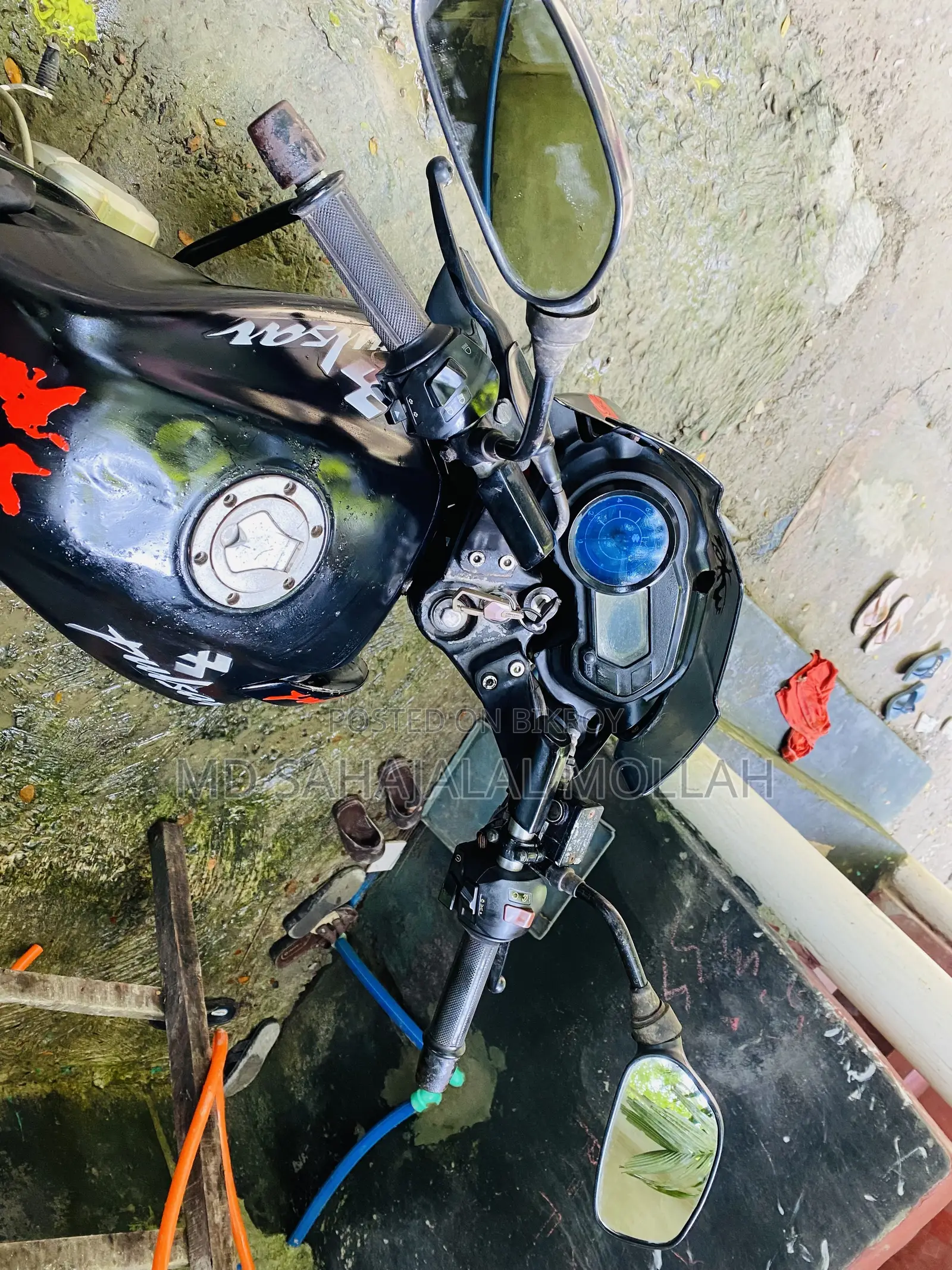 বাজাজ পালসার ১৩৫ এলএস ২০১৩ কালো