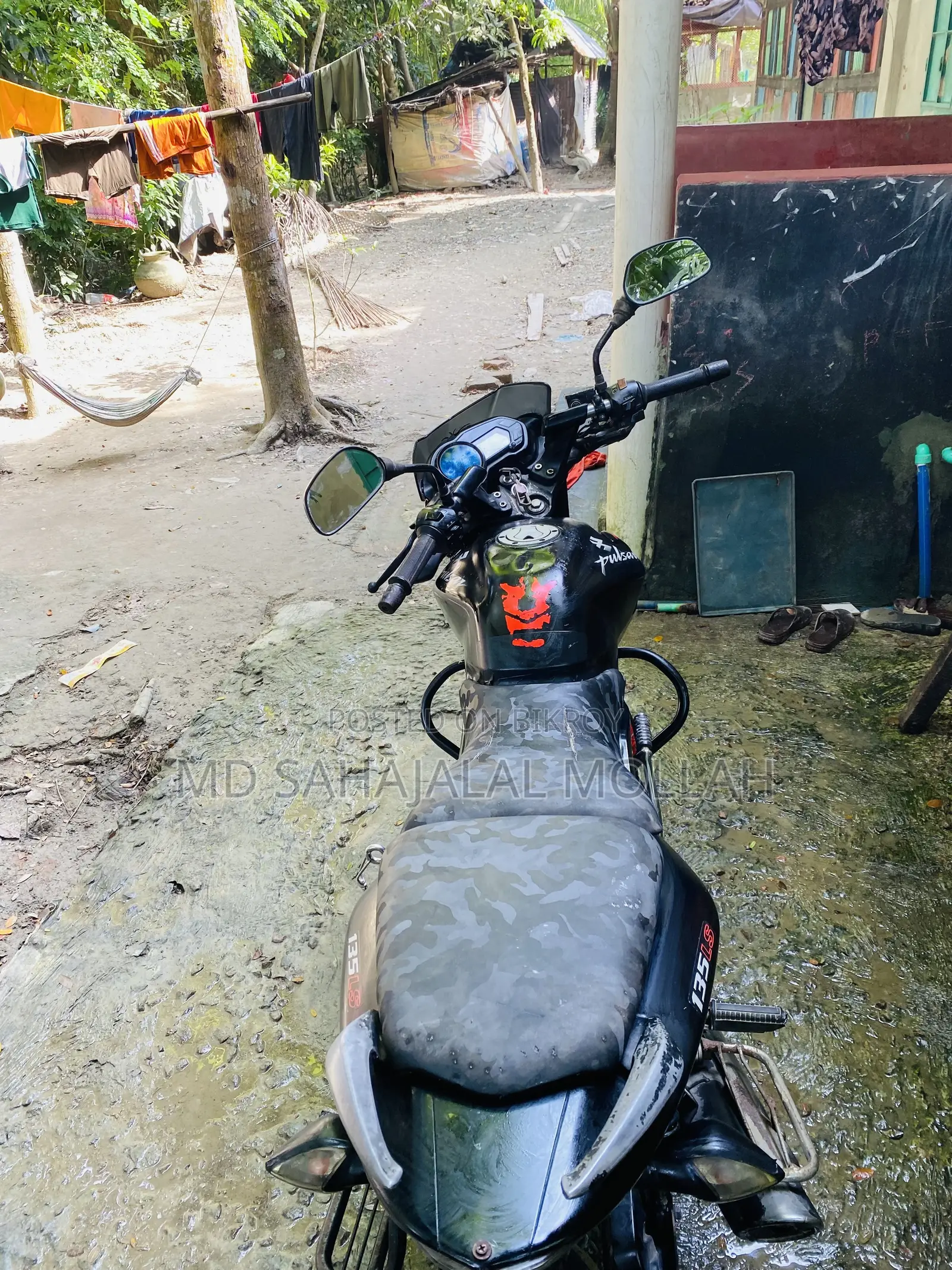 বাজাজ পালসার ১৩৫ এলএস ২০১৩ কালো