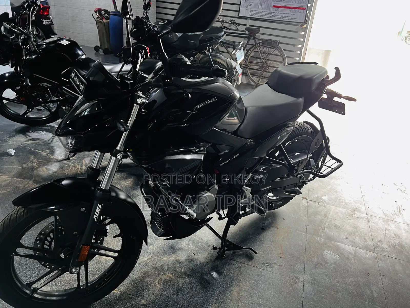 নতুন হিরো এক্সট্রিম ১২৫আর ২০২৬ কালো