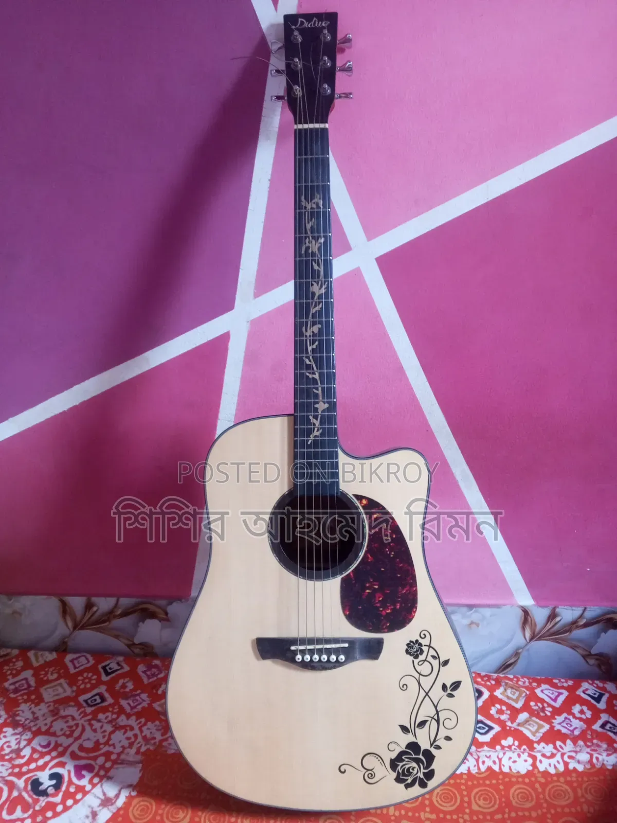 ডিডু অ্যাকোস্টিক গিটার