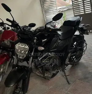 সুজুকি জিক্সার ২০২৪ কালো