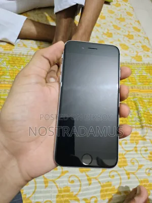 Apple iPhone 6s 64 GB Gray