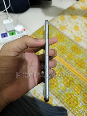 Apple iPhone 6s 64 GB Gray