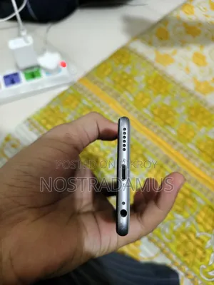 Apple iPhone 6s 64 GB Gray