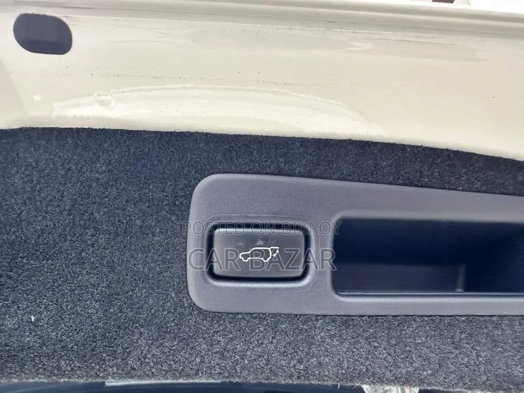 Toyota Harrier 2.0 Four Wheel Drive 2018 Pearl