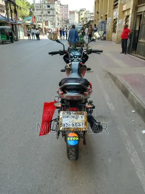 বাজাজ ডিসকভার ১২৫ ২০২১ কালো