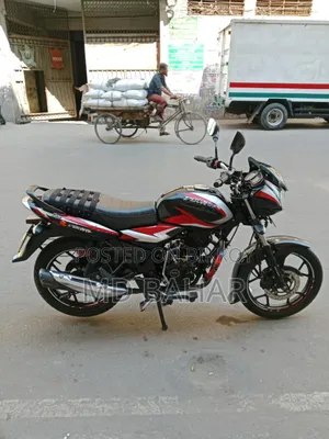বাজাজ ডিসকভার ১২৫ ২০২১ কালো