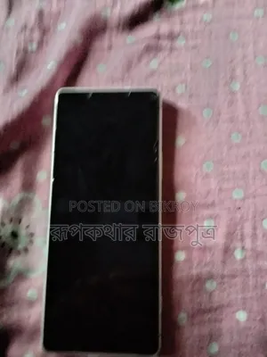 Sony Ericsson 8 GB White