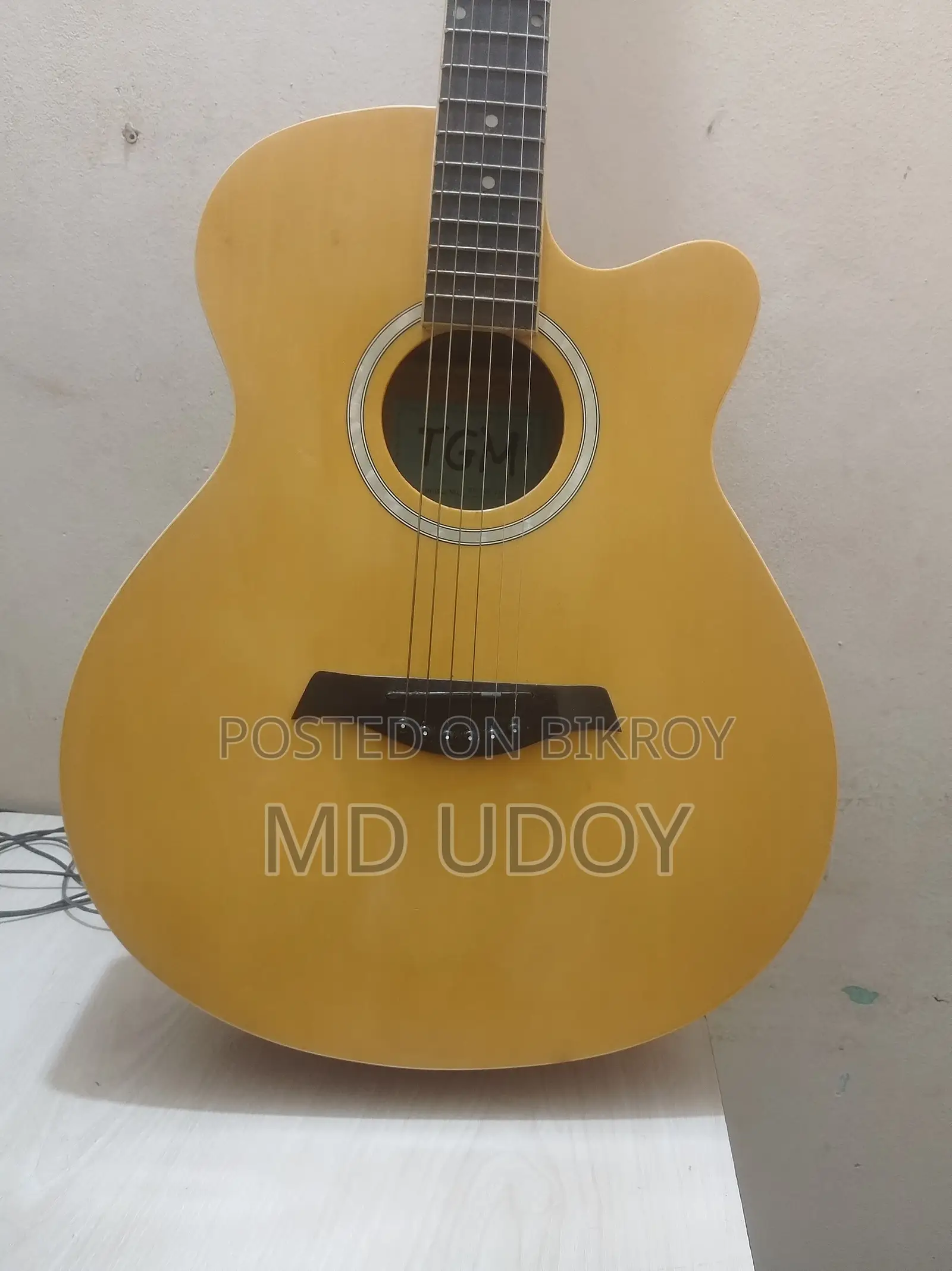 Assalamu Alaikum. It has been four months since I bought this guitar. There are no scratches on the guitar.