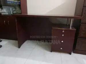 একটি পড়ার টেবিল সেল করতে চাই