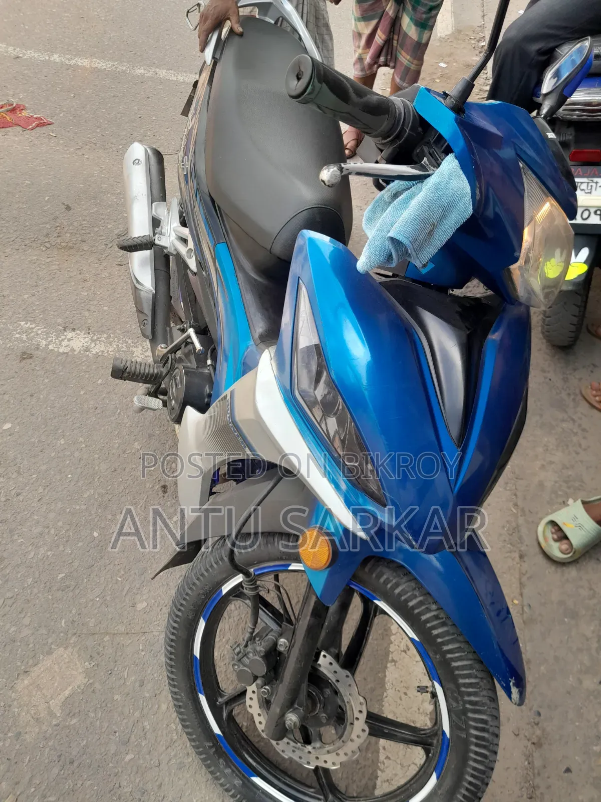 রানার কাইট + ১১০ ২০১৭ ব্লু