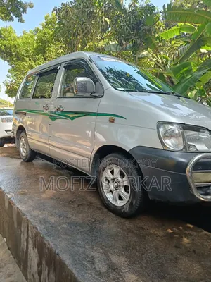 Toyota Noah 2001 Silver