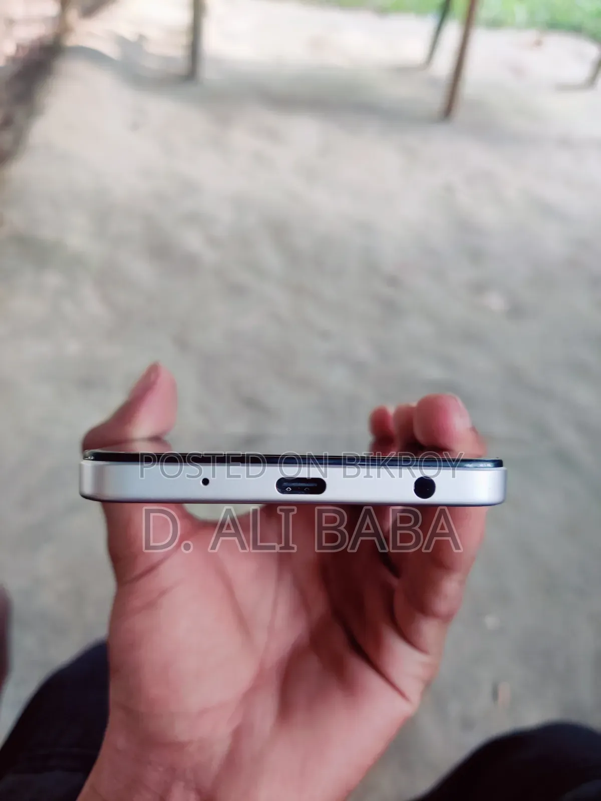 Vivo Y04 128 GB Silver