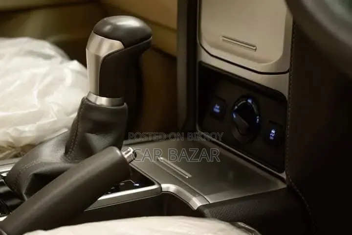 টয়োটা ল্যান্ড ক্রুজার প্রাডো ২.৭ ২০২০ পার্ল