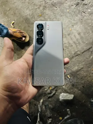 টেকনো ক্যামন ৪০ প্রো ৪জি ২৫৬ জিবি সিলভার