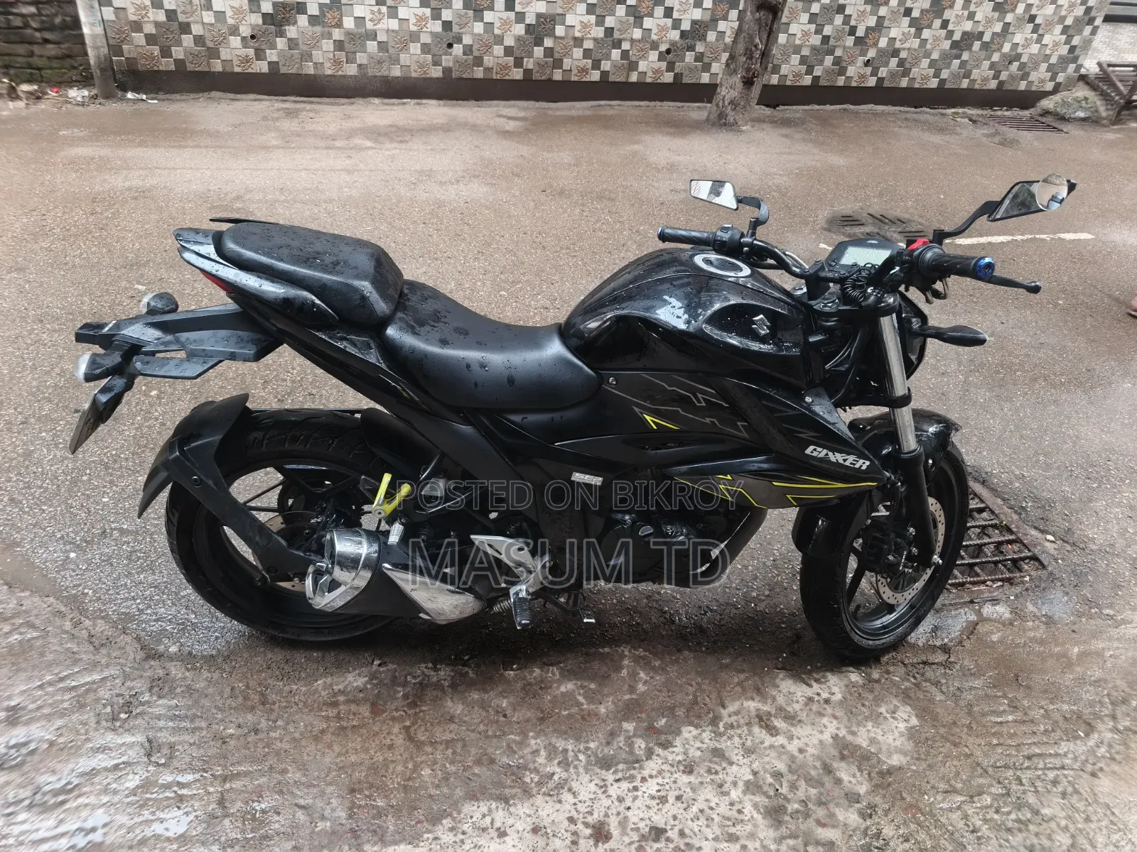 সুজুকি জিক্সার ২০২৫ ব্ল্যাক