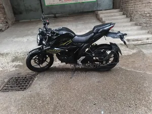 সুজুকি জিক্সার ২০২৫ ব্ল্যাক