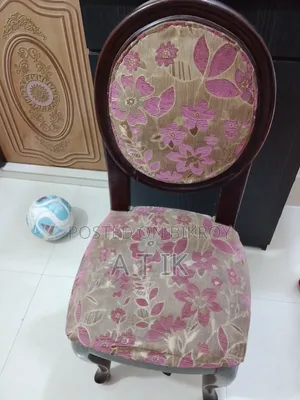Good Condition Dining Chairs, 6 Piece. For Sale