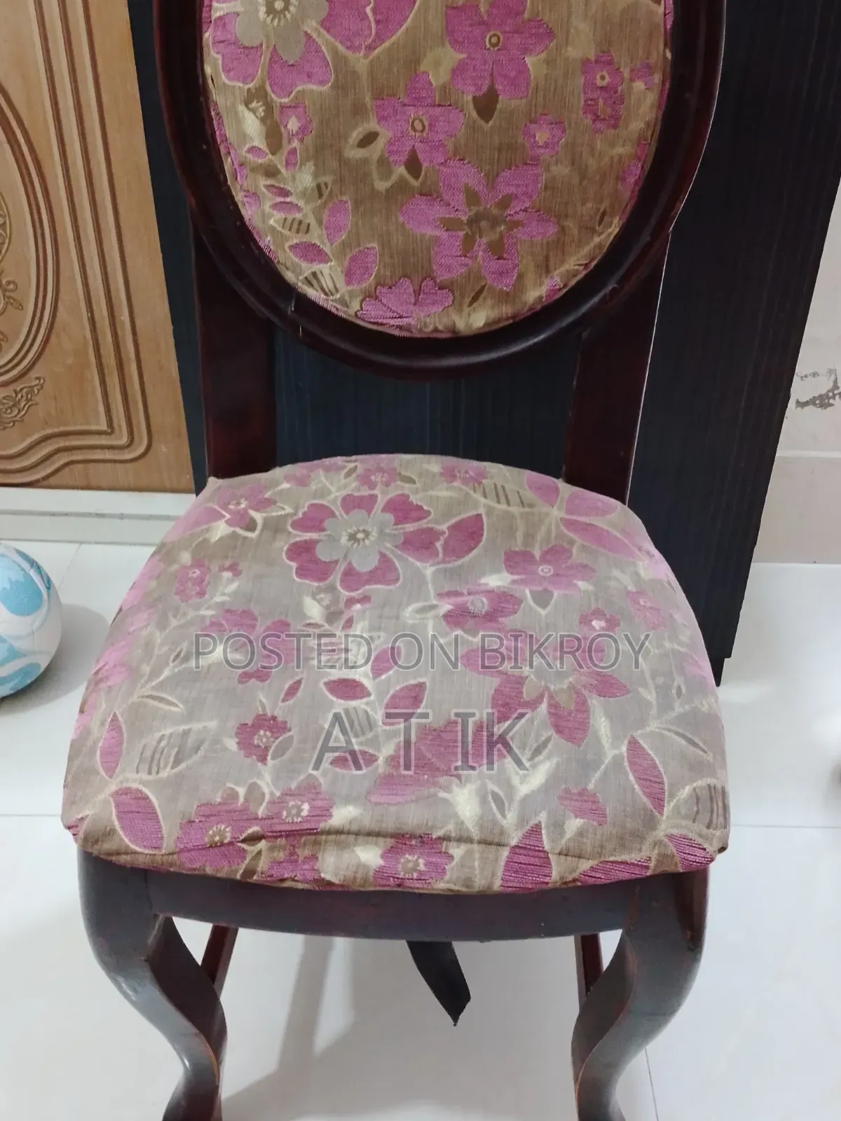 Good Condition Dining Chairs, 6 Piece. For Sale