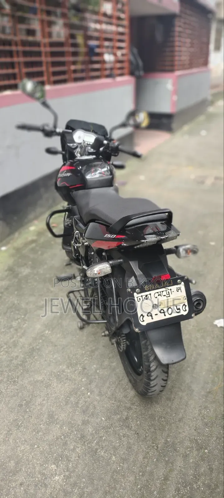 Bajaj Pulsar 150 2022 Red