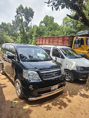টয়োটা হাইএস ২০০৪ কালো
