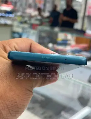 মোটরোলার এজ ৫০ ফিউশন ৫১২ জিবি নীল
