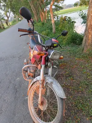 Honda 2005 Red