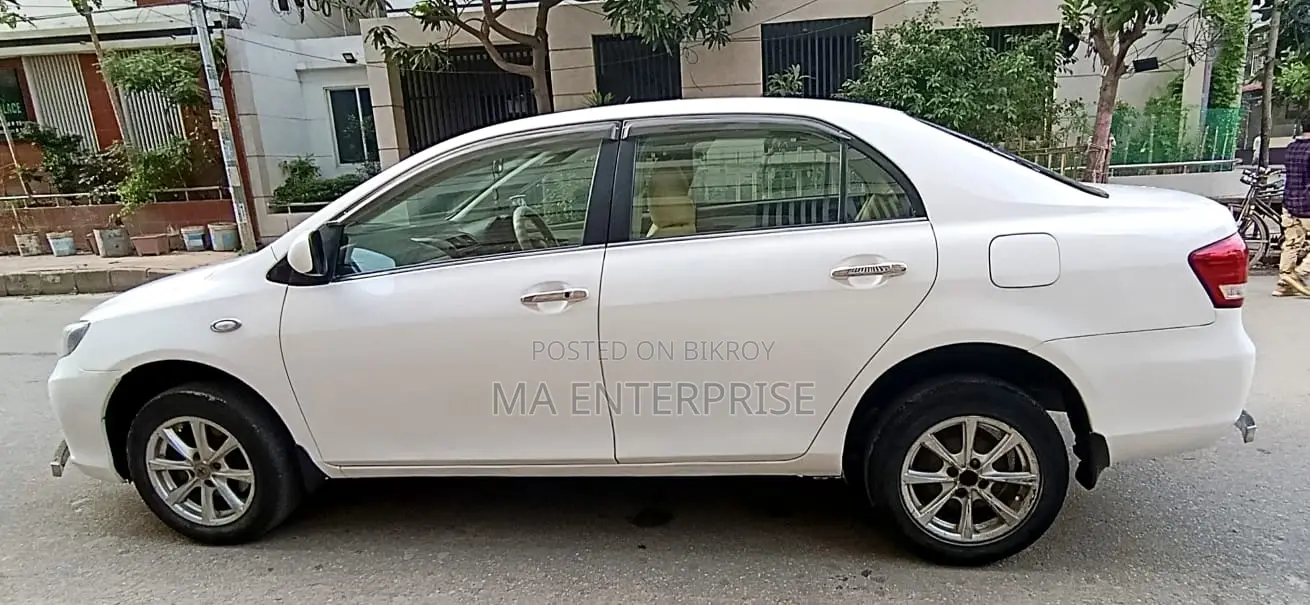 টয়োটা অ্যাক্সিও ২০০৮ সাদা