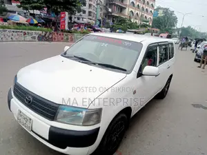 টয়োটা প্রবক্স ২০০৪ সাদা