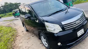 টয়োটা নোয়া ২০১০ কালো