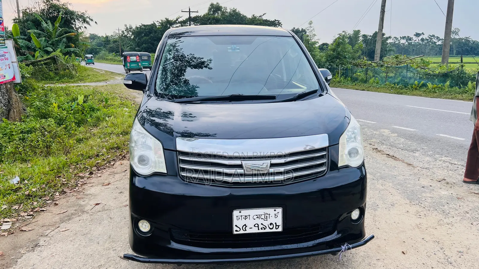 টয়োটা নোয়া ২০১০ কালো