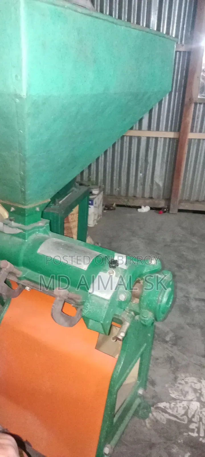 Paddy husking machine urgently needs to be sold, in completely brand new condition.