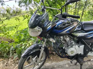বাজাজ ডিসকভার ১২৫ ২০১৬ কালো
