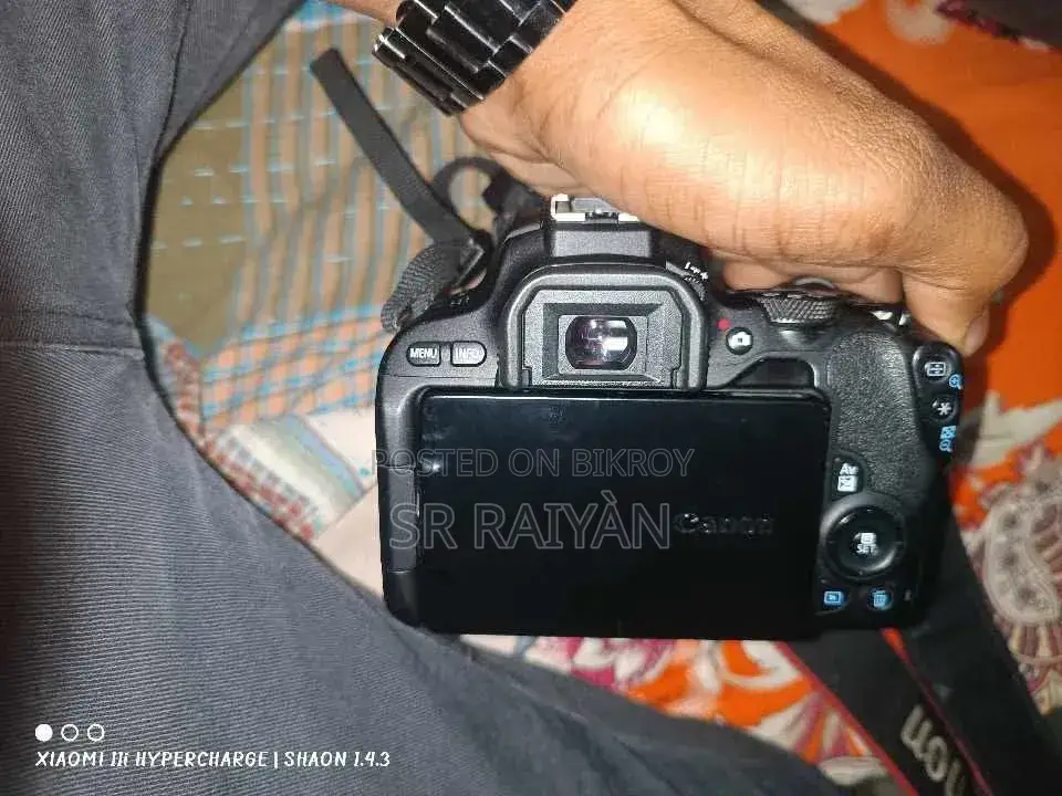 Canon 200D