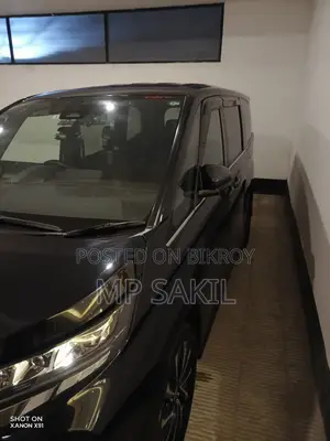 নতুন টয়োটা নোয়া ২০২২ কালো