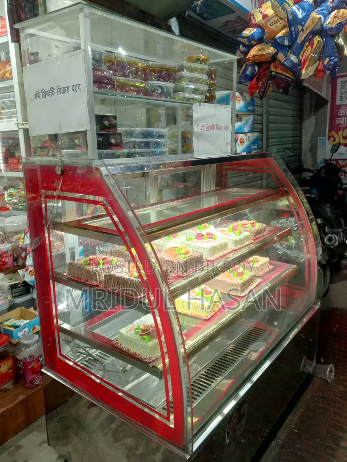 A Good Refrigerator Suitable for Confectionery Shops