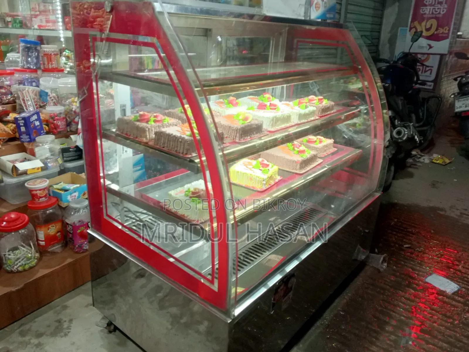 A Good Refrigerator Suitable for Confectionery Shops