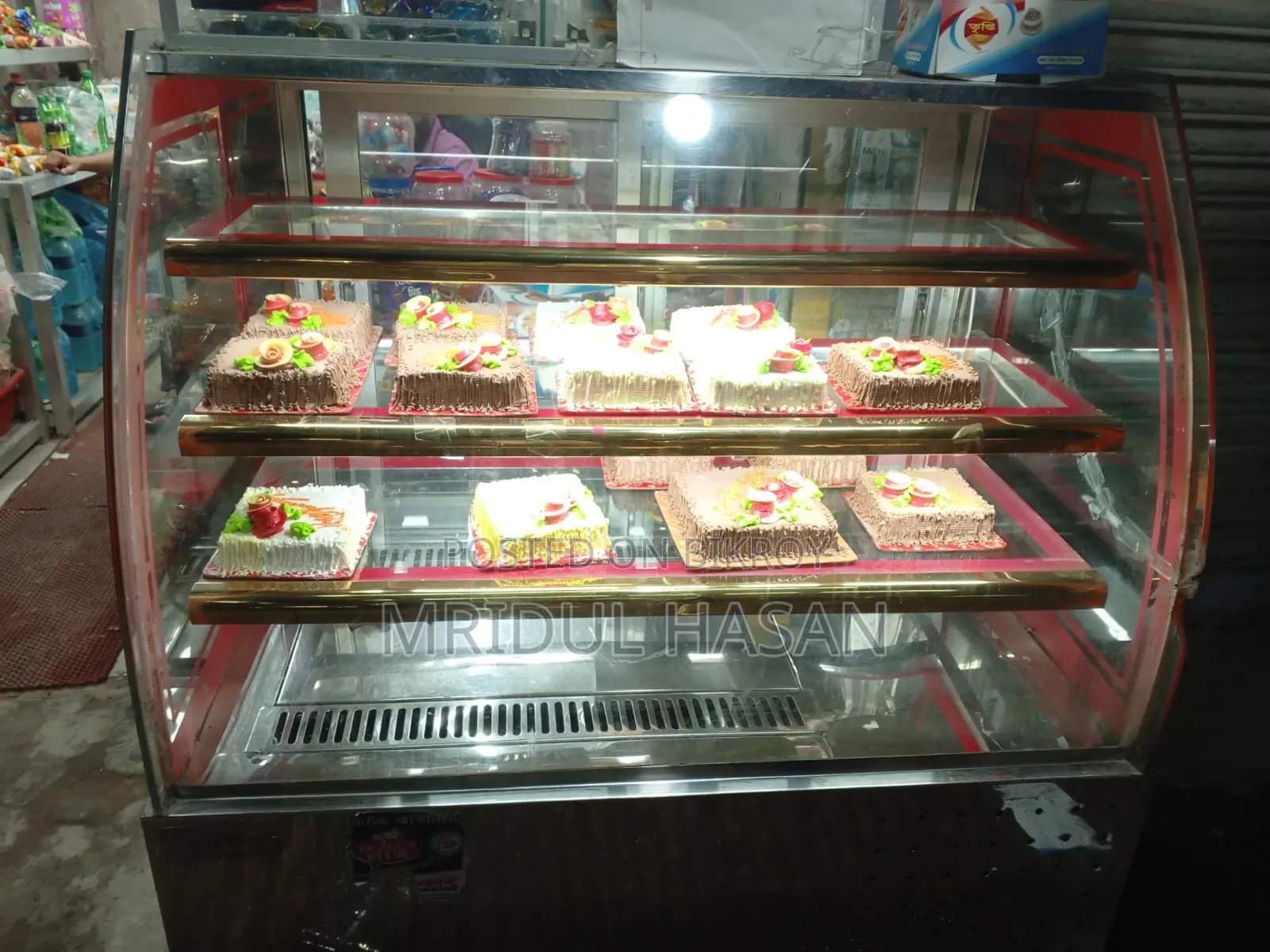 A Good Refrigerator Suitable for Confectionery Shops