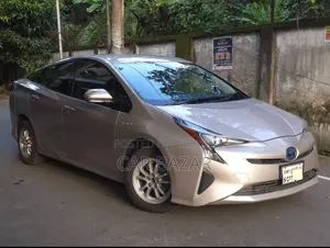 Toyota Prius Four Touring 2018 Gold