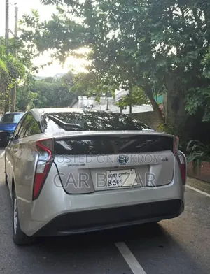 Toyota Prius Four Touring 2018 Gold