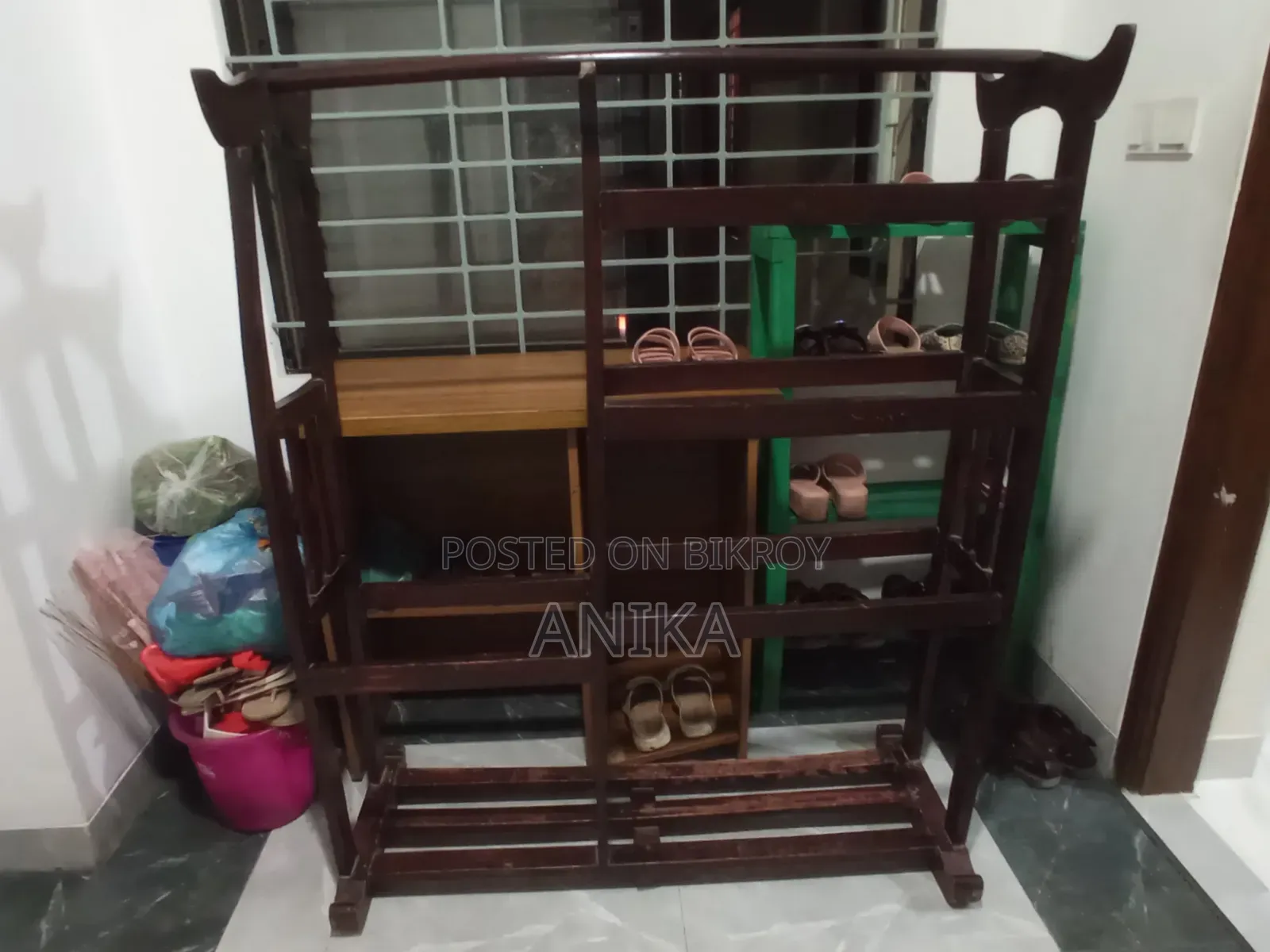 কাঠের আলনা