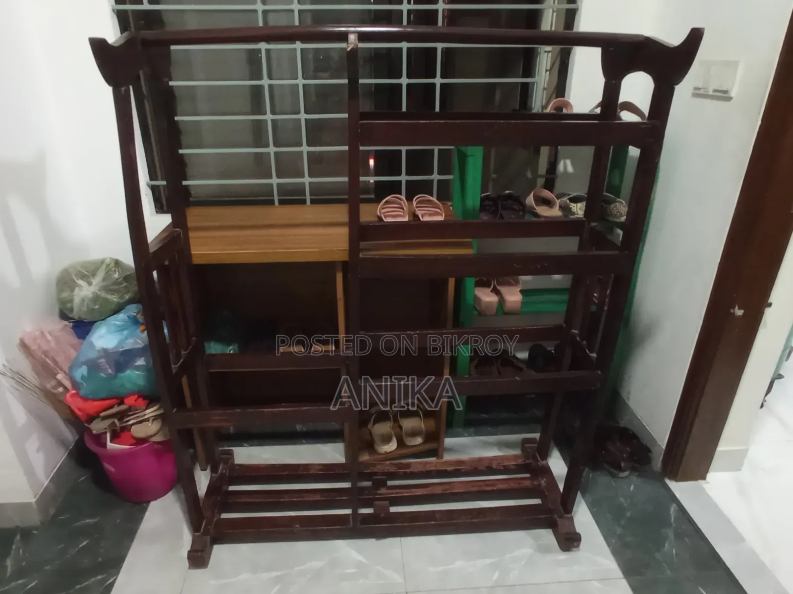 কাঠের আলনা