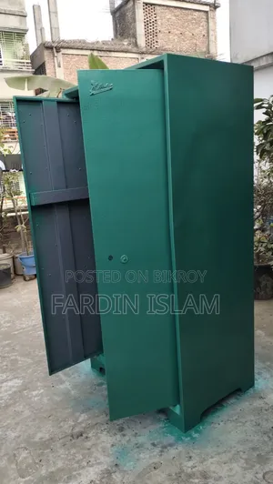 স্টিলের আলমারি