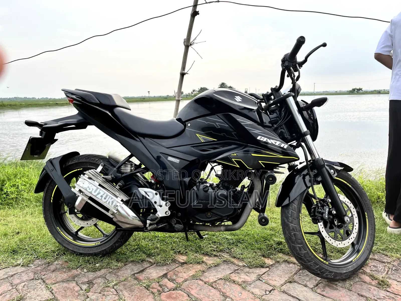 সুজুকি গিক্সার ২০২৫ কালো