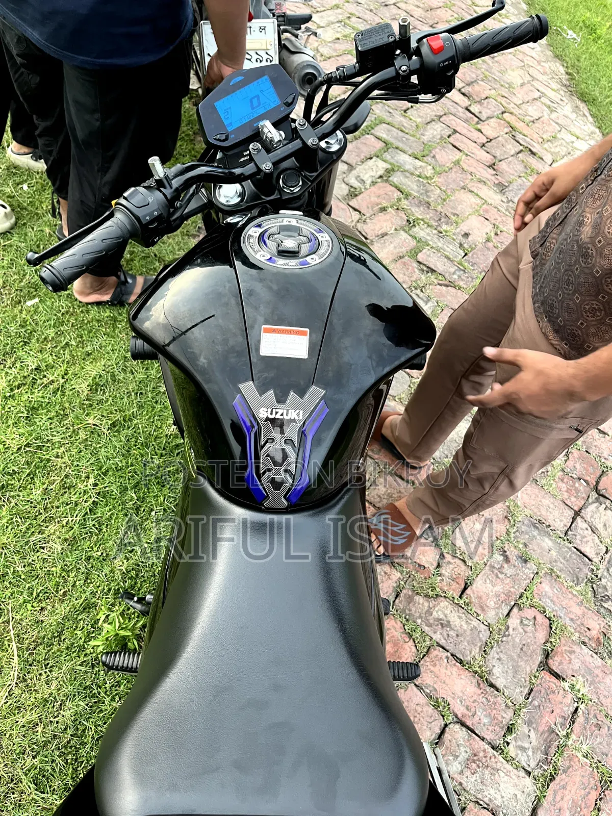 সুজুকি গিক্সার ২০২৫ কালো
