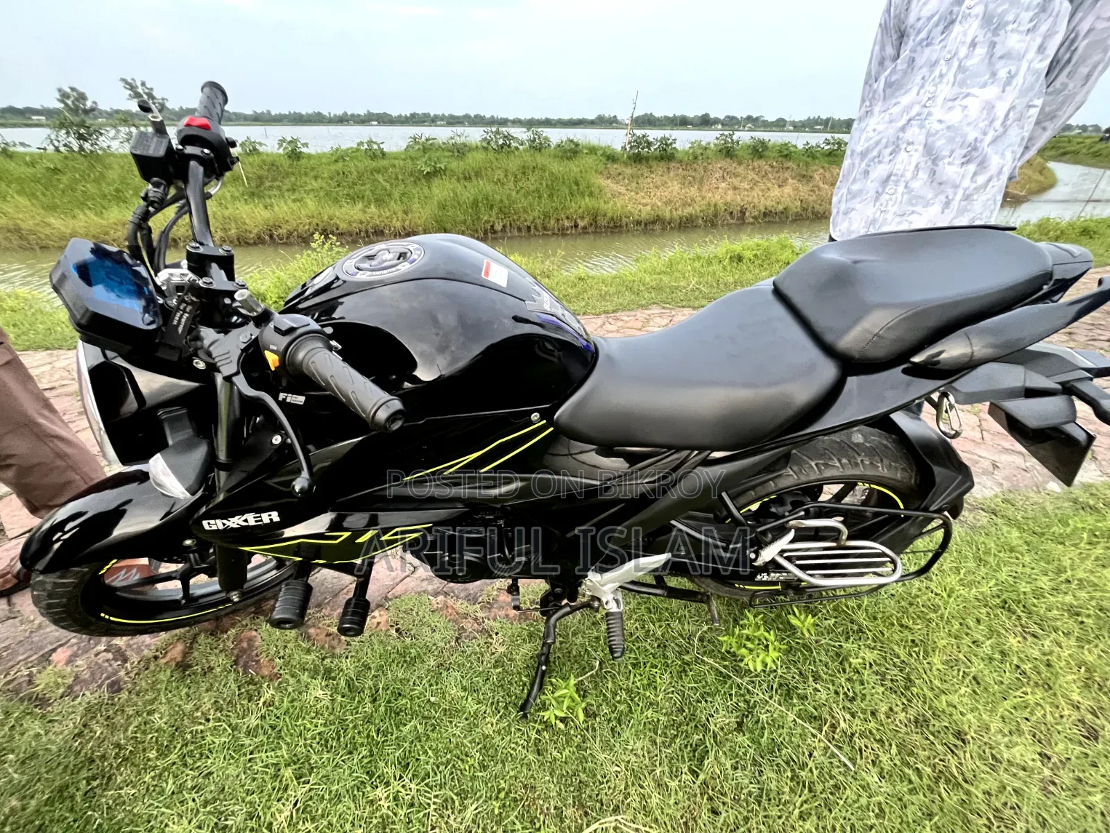 সুজুকি গিক্সার ২০২৫ কালো
