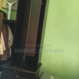 ড্রেসিং টেবিল