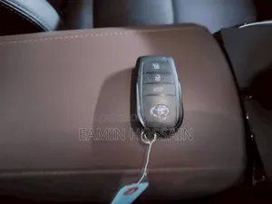 নতুন টয়োটা হ্যারিয়ার ২০২১ সাদা
