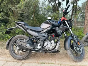 নতুন হিরো এক্সট্রিম ১২৫আর ২০২৬ ব্ল্যাক